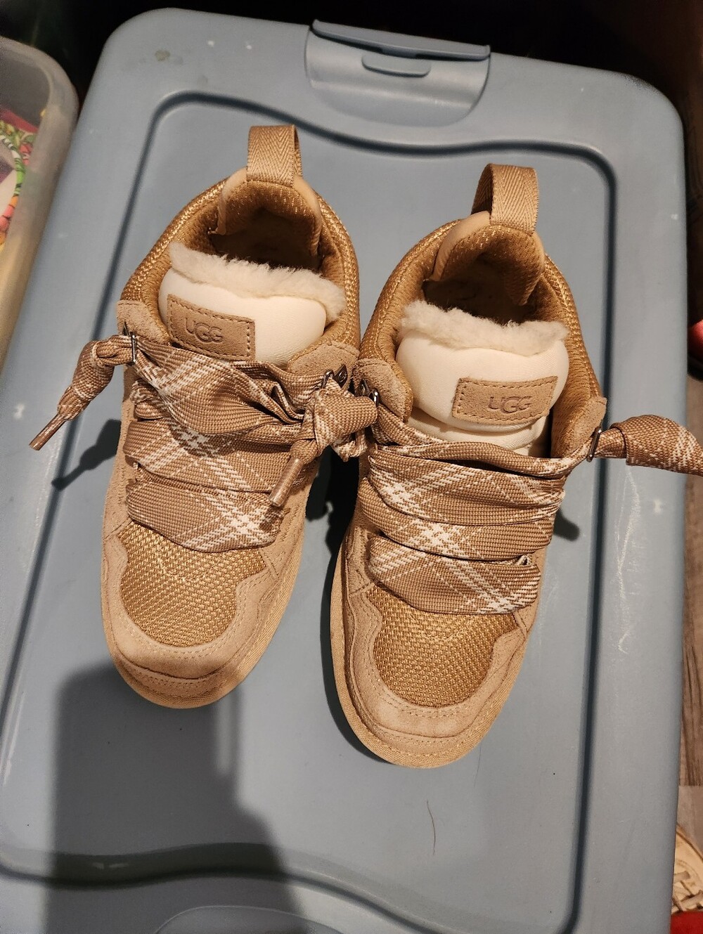 UGG Lowmel Sneakers Excellent Size 8